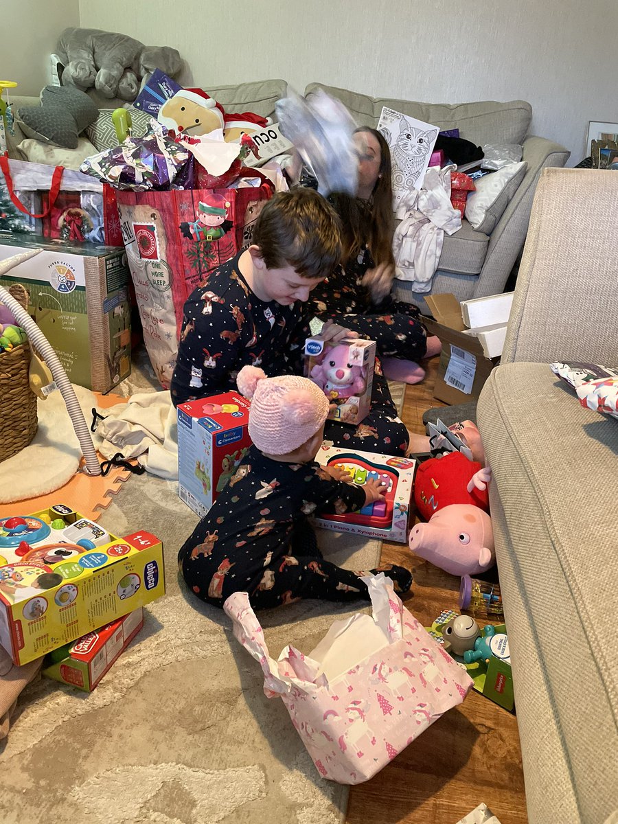 TeamSJTeinert's tweet photo. Merry Christmas 🎄🎅🏻🤶🏼 #mythree #stepmother #Christmas2021 #Happiness https://t.co/nELoggTGNB