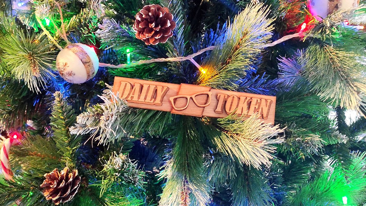 ElDailyToken's tweet photo. Desde el #DailyToken os deseamos una muy #FelizNavidad!! No dejéis nunca de jugar!! #juegosdemesa #boardgames #Navidad #Navidad2021 #ElDailyToken https://t.co/YIiE2FN79i