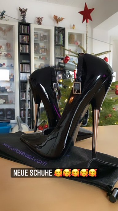 Merry Xmas my slaves #Merry Xmas #shoes #higheels #mdh #domina https://t.co/4TsgGCncLD<a href="/tag/merry"class="tags">#Merry</a><a href="/tag/shoes"class="tags">#shoes</a><a href="/tag/higheels"class="tags">#higheels</a><a href="/tag/domina"class="tags"><span>#domina</span></a><a href="/tag/mdh"class="tags"><span>#mdh</span></a>