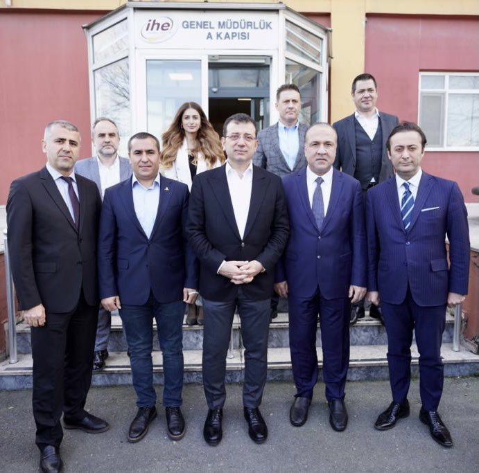 Başkanımız Sayın Ekrem İmamoğlu bugün Halk Ekmek fabrikamızı ziyaret ederek bizleri onurlandırdı.
#HalkınEkmeği ‘ni büyütmek için birlikte çabalamaktan, kent yoksullarına ekmeğini ulaştırmak için emek etmekten yorulmayacağız.🥖🥖🥖🌾🌾
Heyecanımız, enerjimiz ve gençliğimiz var!