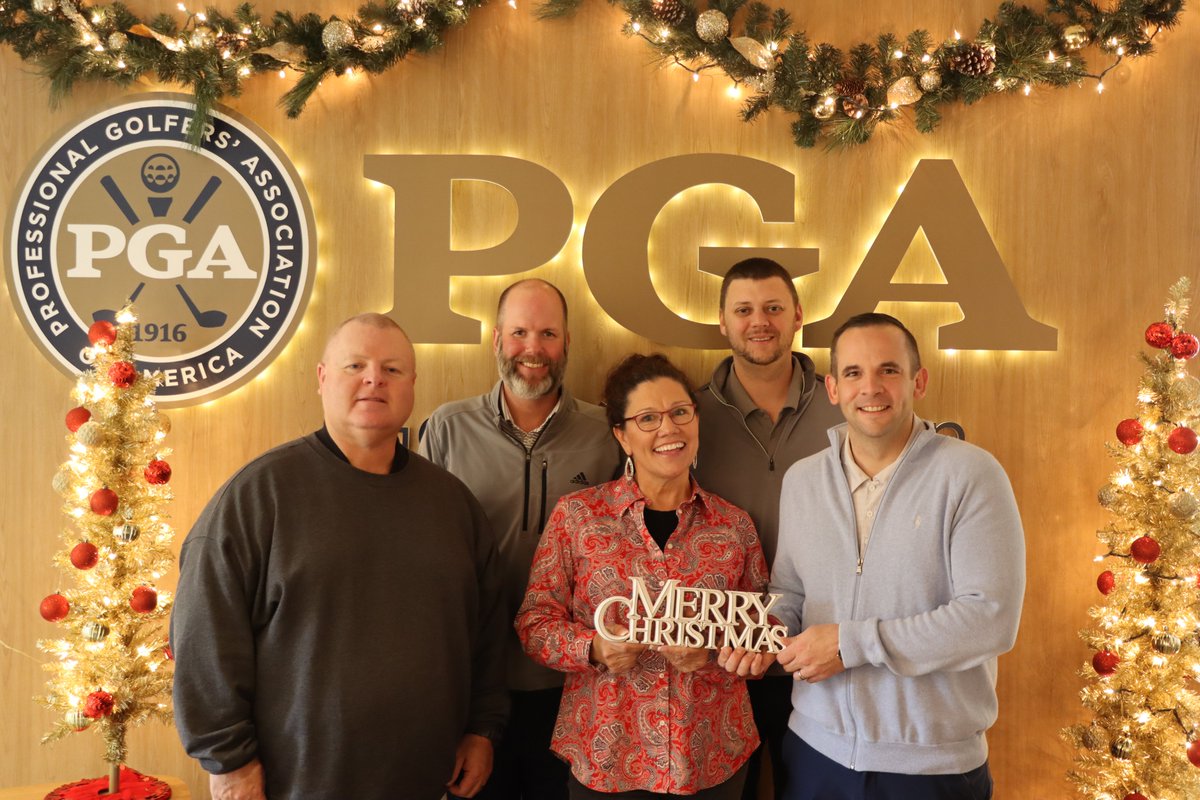 GeorgiaPGA's tweet photo. The Georgia PGA wishes everyone a very Merry Christmas and a Happy New Year! https://t.co/zWJnLRDdKr