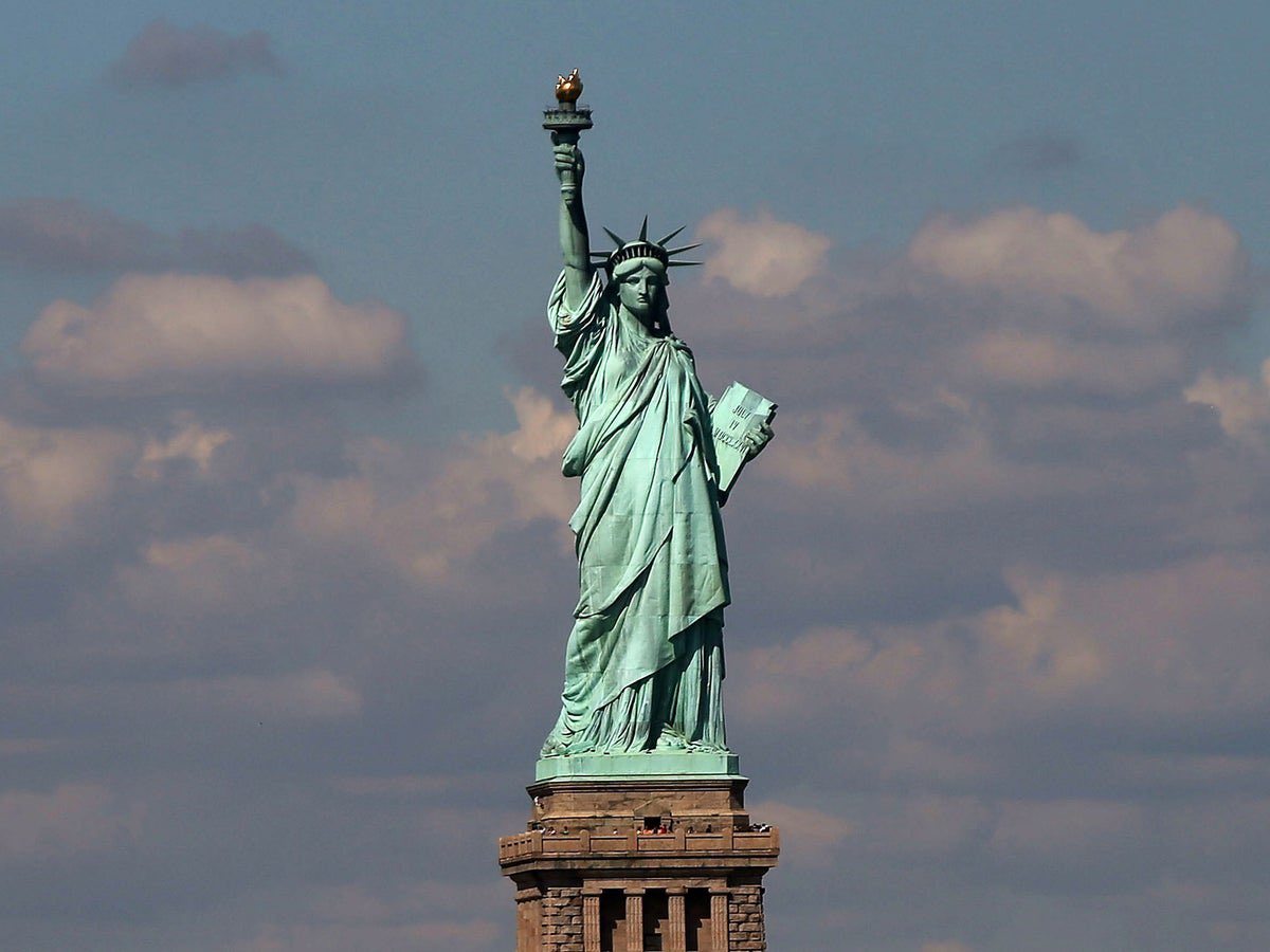 3YearLetterman's tweet photo. Merry Christmas, and God Bless America for inventing Christmas and building the tallest structure on earth https://t.co/LtRdRHWqfN