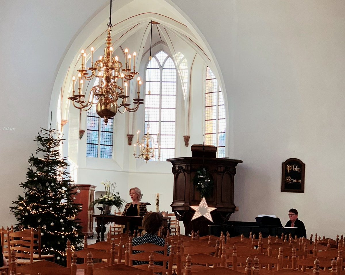 HooikammerJoke's tweet photo. Heerlijk gemusiceerd met sopraan Clara de Vries in de Oude kerk Ermelo vanmorgen..zo fijn om live muziek te mogen maken. #claradevries #oudekerkermelo #kerstdienst https://t.co/eNC2BI5Ig3