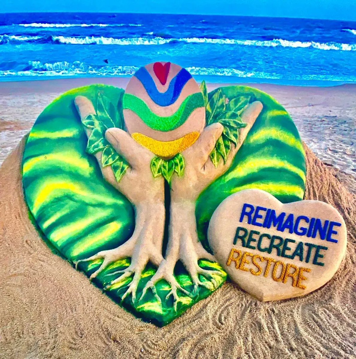 UNEP's tweet photo. #YearInReview -  In June we 

- reimagined
- recreated &amp;
- restored 

for #WorldEnvironmentDay: https://t.co/xiTAo3zRXx

International sand artist @sudarsansand created this beautiful piece for #GenerationRestoration https://t.co/EldZb8HHY7