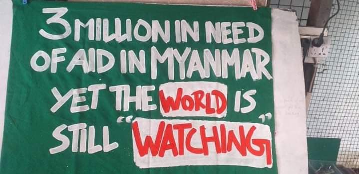 kayaprilnyein1's tweet photo. News:Junta Troops in plain clothes cracked down to youths who had led a protest rally in front of Min Aung Hlaing's mother-in-law's house in Yangon on this evening Dec 25, but youths successfully dispersed the crowd.
#PropagandaOfWorld #Dec25Coup
#WhatsHappeningInMyanmar https://t.co/tard2xT7wU