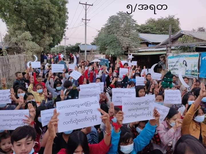 Chanapai247's tweet photo. " Don't discriminate religions or races "

This evening , locals from #Ayartaw township patrolled around the village to show their defying against SAC regime .

#PropagandaOfWorld 
#Dec25Coup 
#WhatsHappeningInMyanmar https://t.co/Yxnf1rt2rN