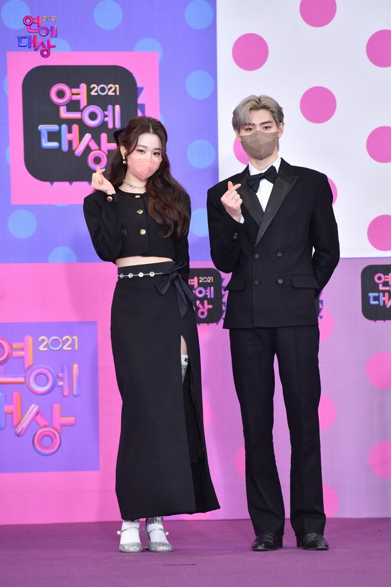 officialclubkbs's tweet photo. 2021 KBS 연예대상
레드카펫 현장포토📸

2021 KBS 연예대상🏆
12월 25일 토요일 밤 9시15분 KBS 2TV

#2021KBS연예대상 #KBS #연예대상 #레드카펫 #현장포토
#뮤직뱅크 #뮤뱅 #성훈 #장원영 https://t.co/vmUbQoXrI6