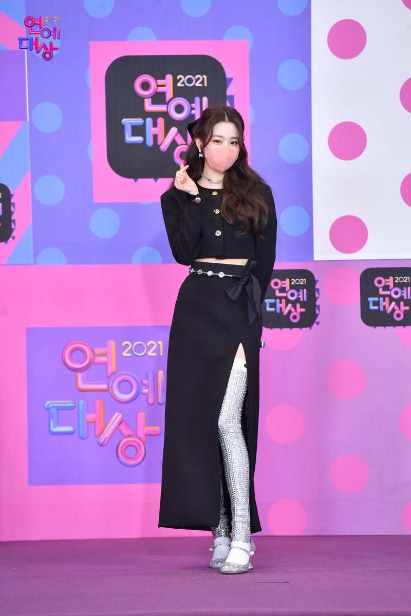 officialclubkbs's tweet photo. 2021 KBS 연예대상
레드카펫 현장포토📸

2021 KBS 연예대상🏆
12월 25일 토요일 밤 9시15분 KBS 2TV

#2021KBS연예대상 #KBS #연예대상 #레드카펫 #현장포토
#뮤직뱅크 #뮤뱅 #성훈 #장원영 https://t.co/vmUbQoXrI6