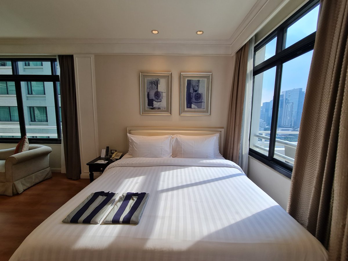 soyoso's tweet image. 2. Grand Centrepoint Hotel Chidlom ห้องสวีทแบบมีระเบียงชมวิวเก๋ๆ รวมอาหารเช้าใช้ได้ถึง 15 มีค . 
กติกา 
-รีทวิต 2 ทวิตนี้ 
-พี่จะสุ่มผู้โชคดีทวิตละ 1 ท่านแจกท่านละ 1 รางวัล
-ประกาศชื่อพรุ่งนี้เวลา 19:00 น. 
ขอให้โชคดีน๊า โอกาสหน้าๆด้อะไรมาจะเอามาแจกอีกนะครับ #พี่โยพาเที่ยว