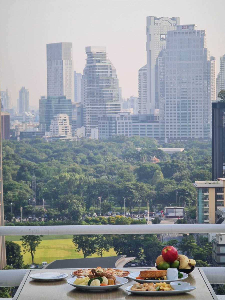 soyoso's tweet image. 2. Grand Centrepoint Hotel Chidlom ห้องสวีทแบบมีระเบียงชมวิวเก๋ๆ รวมอาหารเช้าใช้ได้ถึง 15 มีค . 
กติกา 
-รีทวิต 2 ทวิตนี้ 
-พี่จะสุ่มผู้โชคดีทวิตละ 1 ท่านแจกท่านละ 1 รางวัล
-ประกาศชื่อพรุ่งนี้เวลา 19:00 น. 
ขอให้โชคดีน๊า โอกาสหน้าๆด้อะไรมาจะเอามาแจกอีกนะครับ #พี่โยพาเที่ยว
