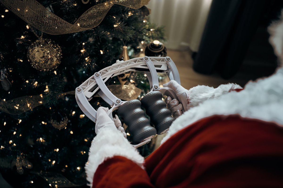 ROLLRecovery's tweet photo. 🎁🎄✨Happy Christmas from the ROLL Recovery Team! #DigDeeper #R8 #R8Plus https://t.co/TQSDXadv4Y