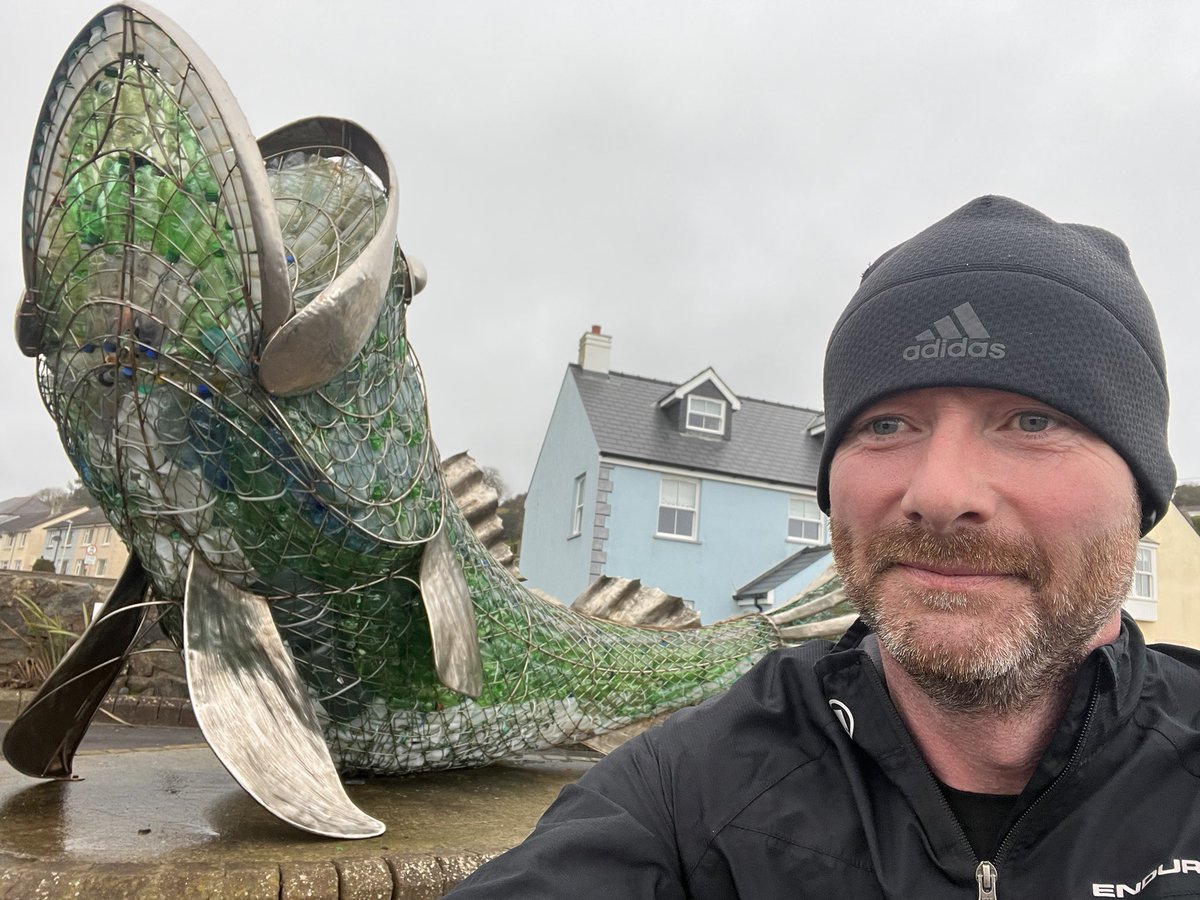 LeeMorrisCMLI's tweet photo. Spotted Bertie the Sea Bass in Amroth on my run this morning, a great local initiative to Turn the Tide on Plastic #CleanSeas https://t.co/wboVuMXYOE