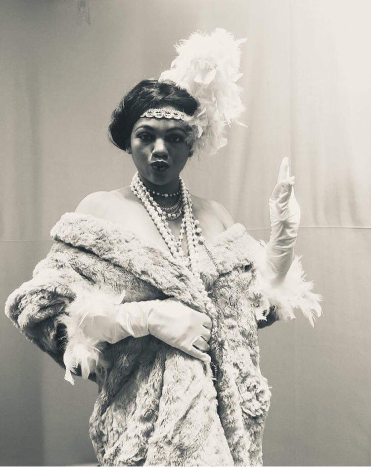 Joyeux Noël à tous🧡 Merry Christmas everyone🤎
Répandez l’amour💓Profitez des bons moments💝 
🌷Une pensée à #Joséphinebaker qui est entrée au Panthéon le mardi 30 Novembre🌷 #kristel #bestwishes #XMAS2021 #SpreadLove #Notoracism #GoodVibes #family #friends #artist #MUSICLOVER