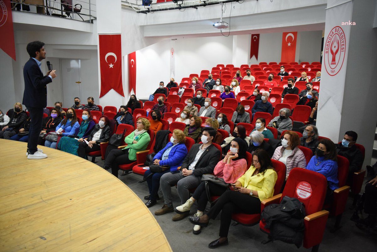 Noktatv24's tweet photo. BORNOVA'DA “SOSYAL GİRİŞİMCİLİK” EĞİTİMİ

Belediye ve SİMKAD ortaklığında düzenlenen eğitimde girişimci ve marka danışmanı İsmail Hilmi Adıgüzel sosyal girişimcilik ve sürdürülebilir gelir modelleri hakkında sunum yaptı. 

#sosyalgirişimci #bornova #simkad @bornovabld https://t.co/NrqbtIrWYl