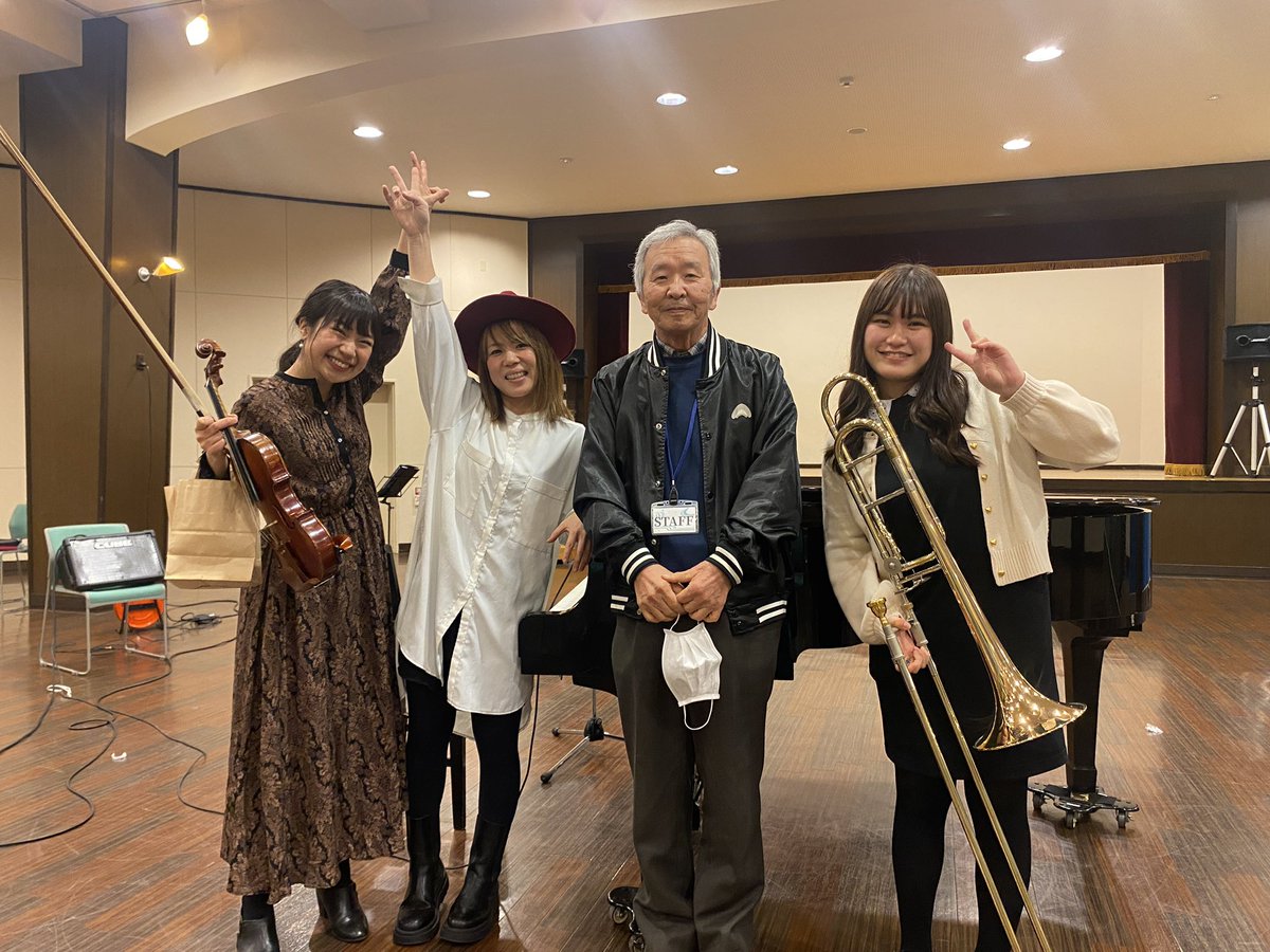 michiko_piano's tweet photo. ありがとう以外に伝える言葉はありません！
この場を作っていただけてありがとう。
この場で出会ってくれてありがとう。
いつかあうひまで♡
　#ホールでストリートライブ  #終演 https://t.co/ACPlxIHC6S