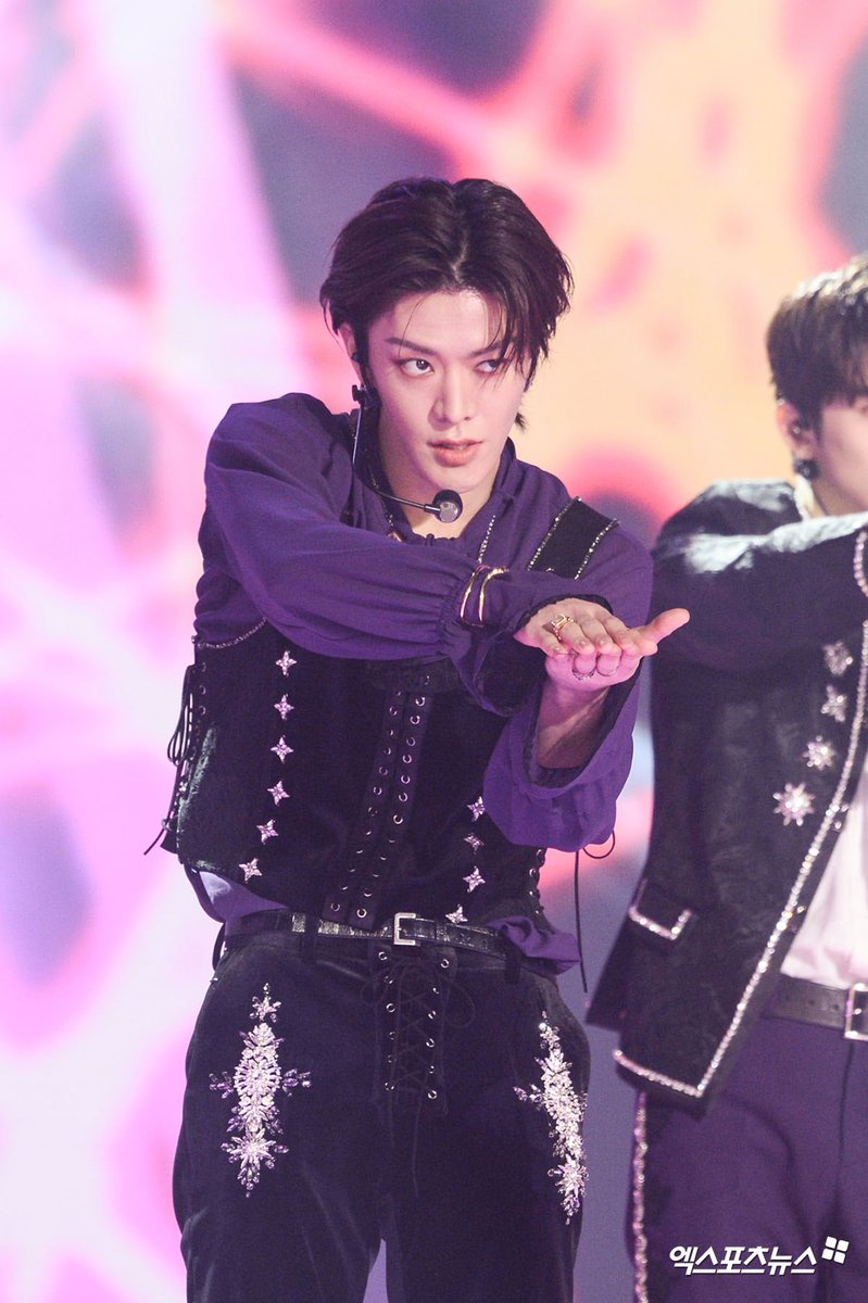 [PRESS] 211225 #NCT127 performing ‘Sticker’ at the 2021 SBS Gayo Daejun

#YUTA