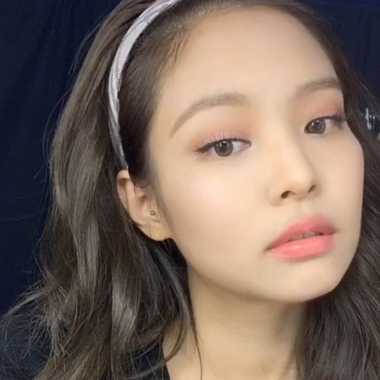 jennieismawife1's tweet photo. What a beauty!
I literally am soo inlove with Jennie Ruby Jane!
She's my queen!
I blue her XD! Armies, stay mad!
Jennie outrapps yalls favs!
Yoongi, pack it up... here comes the real queen! <3
#antiarmy #blink #jennie #antibts #blackpink #kpop #yoongicancled #jenniequeen https://t.co/VxM6LD1x8j