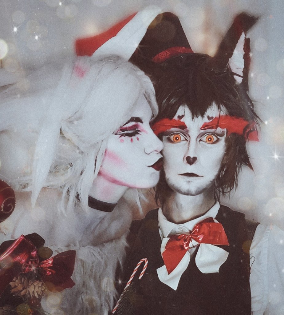 AngelFluffyDust's tweet photo. Who's ma most fav lil kitty? 🐈‍⬛😋🥰 

Hope ya all havin a good time, lovelies! ♡ 

#huskerdust #HazbinHotel #hazbinHotelangeldust #HazbinHotelHusk #hazbinhotelcosplay #angeldust #angeldustcosplay #dragqueen https://t.co/kk9TeL5a3j
