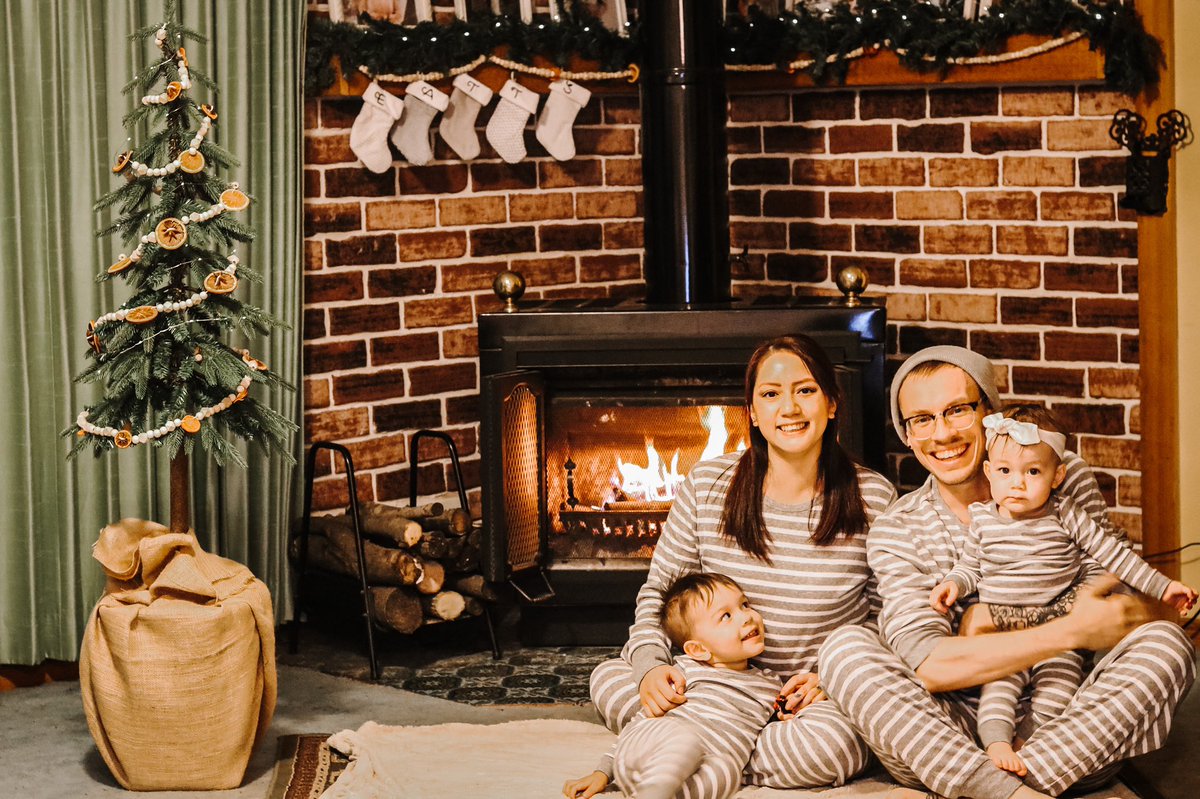 stepbackwards's tweet image. Happy Holidays! 🎄✨