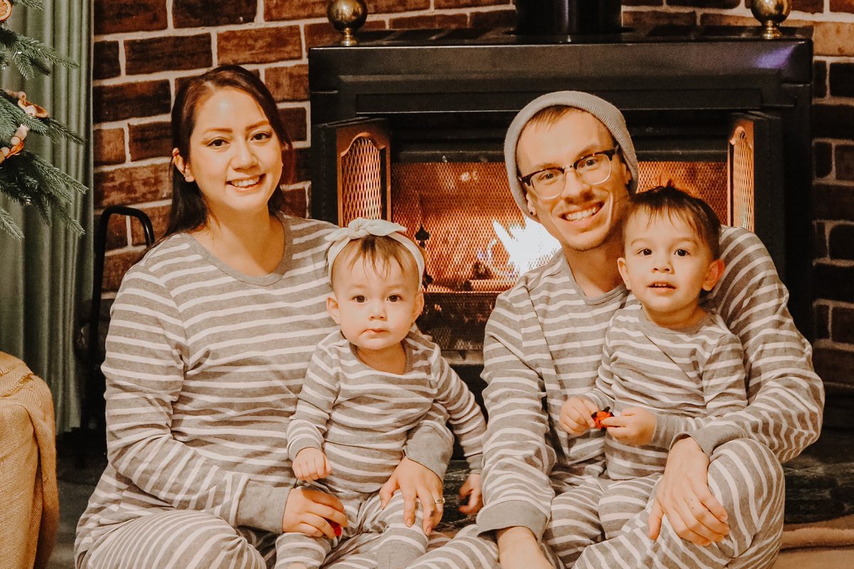 stepbackwards's tweet image. Happy Holidays! 🎄✨