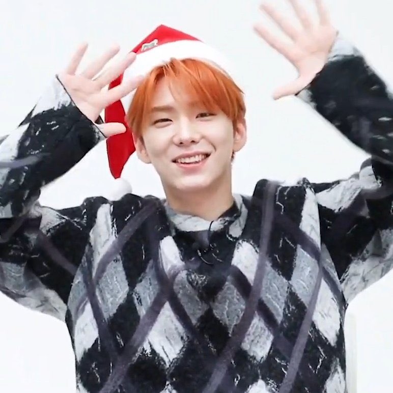 Hi everyone! Admin 🐹 here! 
I’m sorry for no posts, I work 5-6 days a week so I’m just so busy these days ;; but I will come back when work slows down in the next couple of weeks (I hope!)
I’m here to say merry Christmas to those who celebrate! Take care everyone~
#kihyun #기현