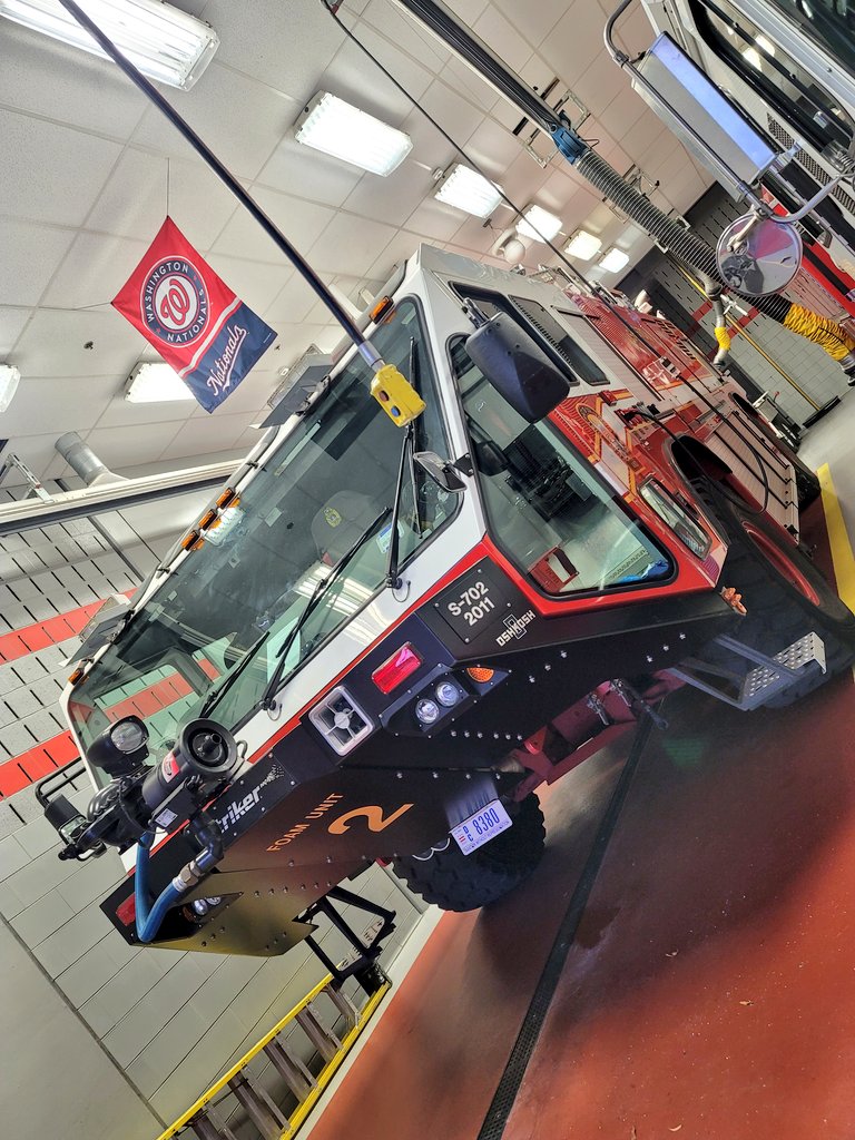 chebert13's tweet photo. Merry Christmas peeps! Driving this sleigh for the next 24 hours... if shit goes down, feel free to call for me. #MakingBubbles #DCFD #Foam2 ππ https://t.co/TLgKimQFAi
