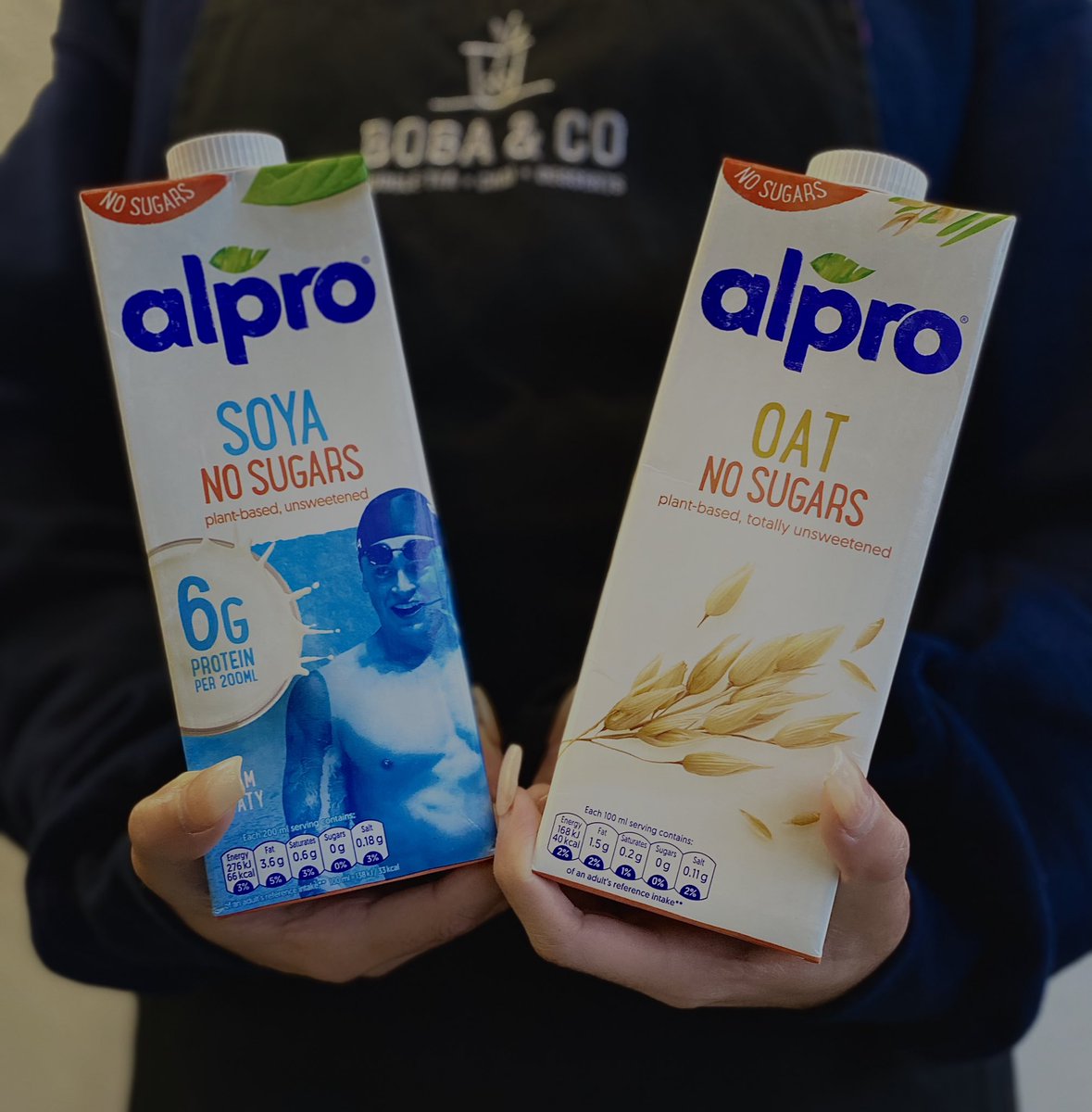 bobaandcouk's tweet photo. Not a dairy person or just prefer milk alternatives?    
Don’t worry, we got you 👊

We’re always fully stocked with oat and soya milk, so just ask at the till for the alternatives or choose from the options on delivery platforms https://t.co/9lfl9mTjz2