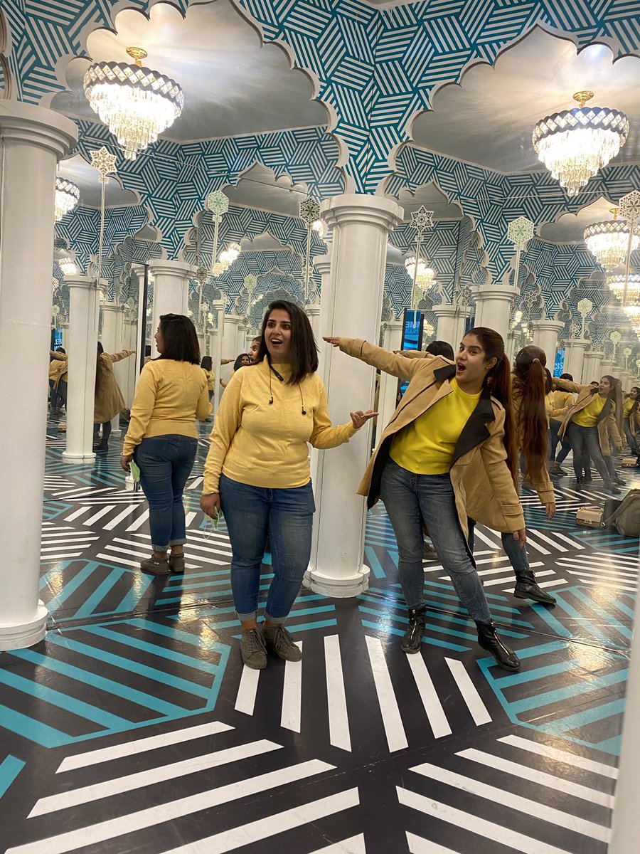 Wanderlustrave8's tweet photo. Museum of illusions 😁 https://t.co/vClwgtW6ZI