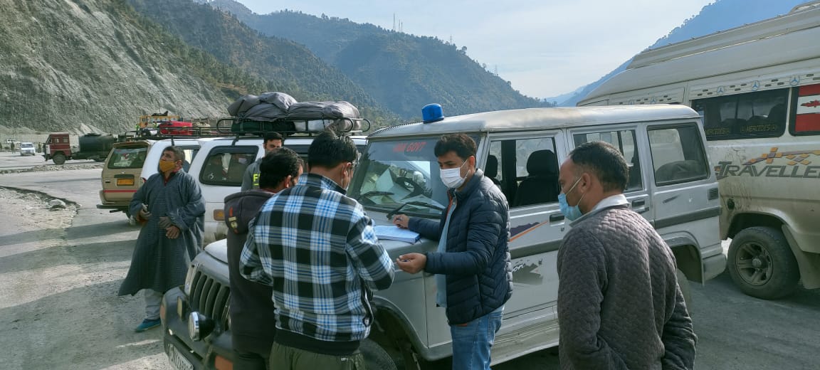 Deputy Commissioner (DEO), Ramban (@dcramban) on Twitter photo #GoodGovernanceWeek Motor Vehicle Department, Ramban, led by ARTO, today conducted a checking drive on Jammu-Srinagar National Highway and booked vehicles for flouting traffic norms. <a href="/diprjk/">Information & PR, J&K</a> @DisttRamban <a href="/infjammu/">Information & PR (JD Jammu)</a> #GoodGovernanceWeek Motor Vehicle Department, Ramban, led by ARTO, today conducted a checking drive on Jammu-Srinagar National Highway and booked vehicles for flouting traffic norms. <a href="/diprjk/">Information & PR, J&K</a> @DisttRamban <a href="/infjammu/">Information & PR (JD Jammu)</a>