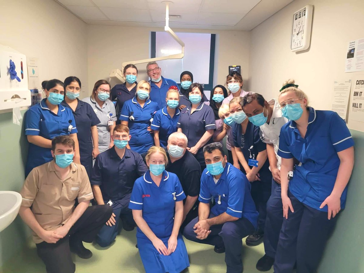 lukehulton's tweet photo. From all the Xmas day shift, wishing everybody a very Merry Christmas and a happy & healthy new year from team #fghED @BuryCO_NHS ๐๐
https://t.co/yfWAT8lXL2