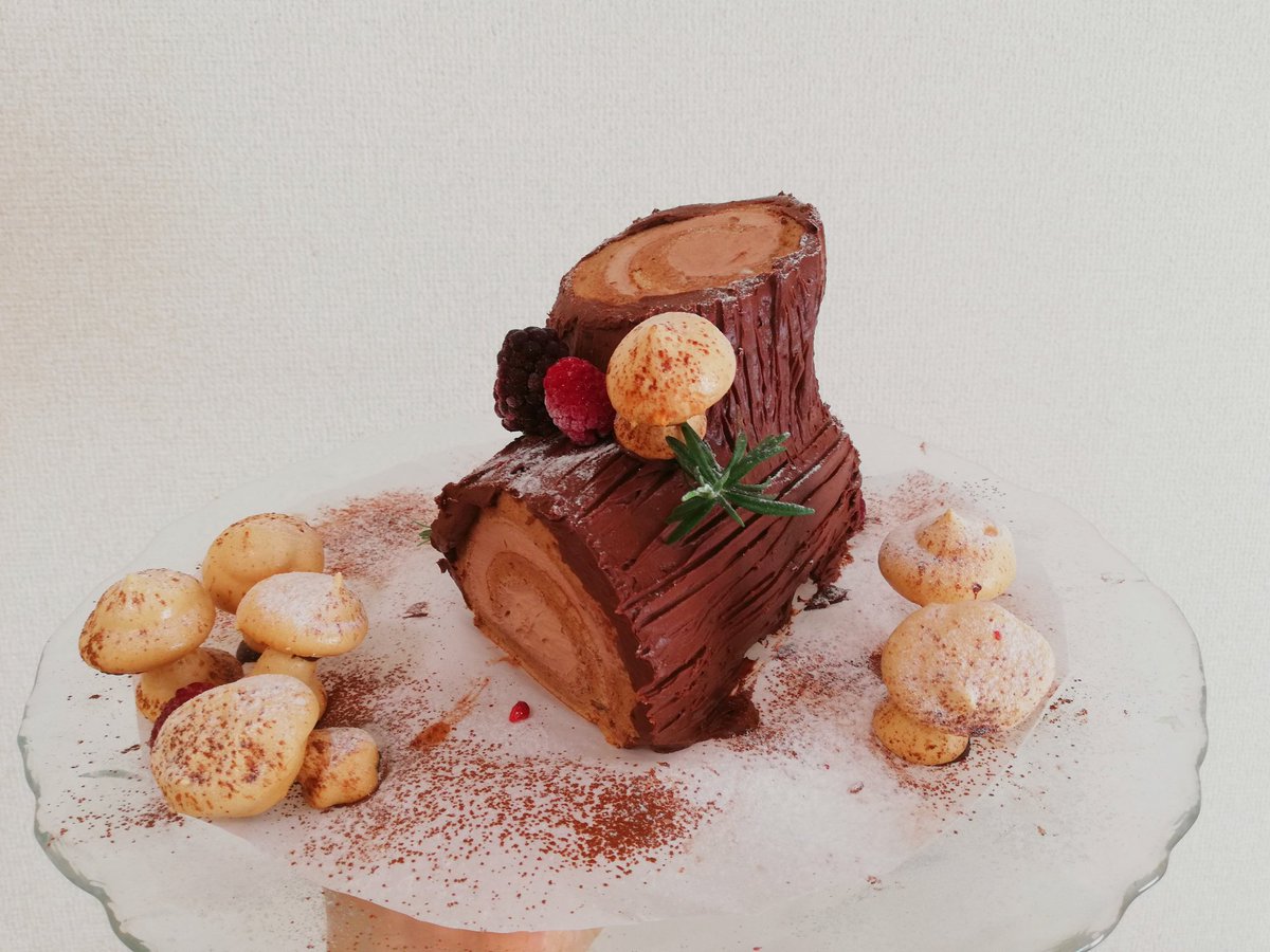 dekyingPutin's tweet photo. Merry Christmas Everyone! 🍷⛄
#メリークリスマス
#YuleLogCake
#StarBread https://t.co/B4oyndDleJ
