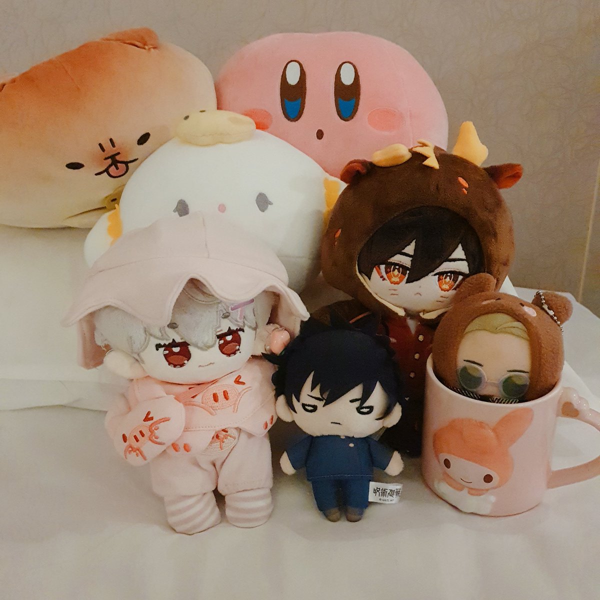 ricebear9's tweet photo. #MystaGift I just spent my entire Xmas with friends and bought loads of gifts for myself... we just had a lemon lavender logcake! Merikuri Mysta! 🎄🥳🥰 https://t.co/m2pW7dn9ID