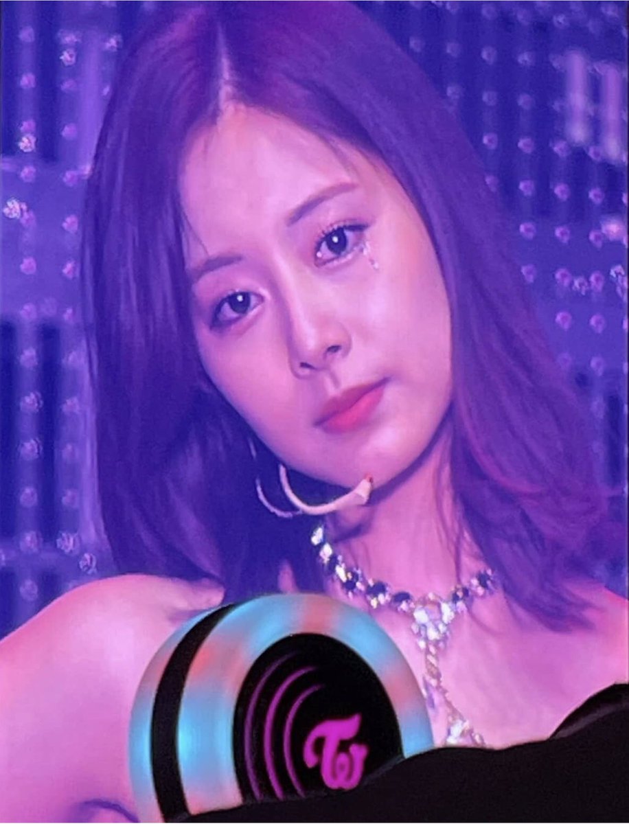 Jootaeny's tweet photo. 😭😭😭 @JYPETWICE 
#tzuyu #Tzuyushorthair 💙 https://t.co/MsEFzHdnsj