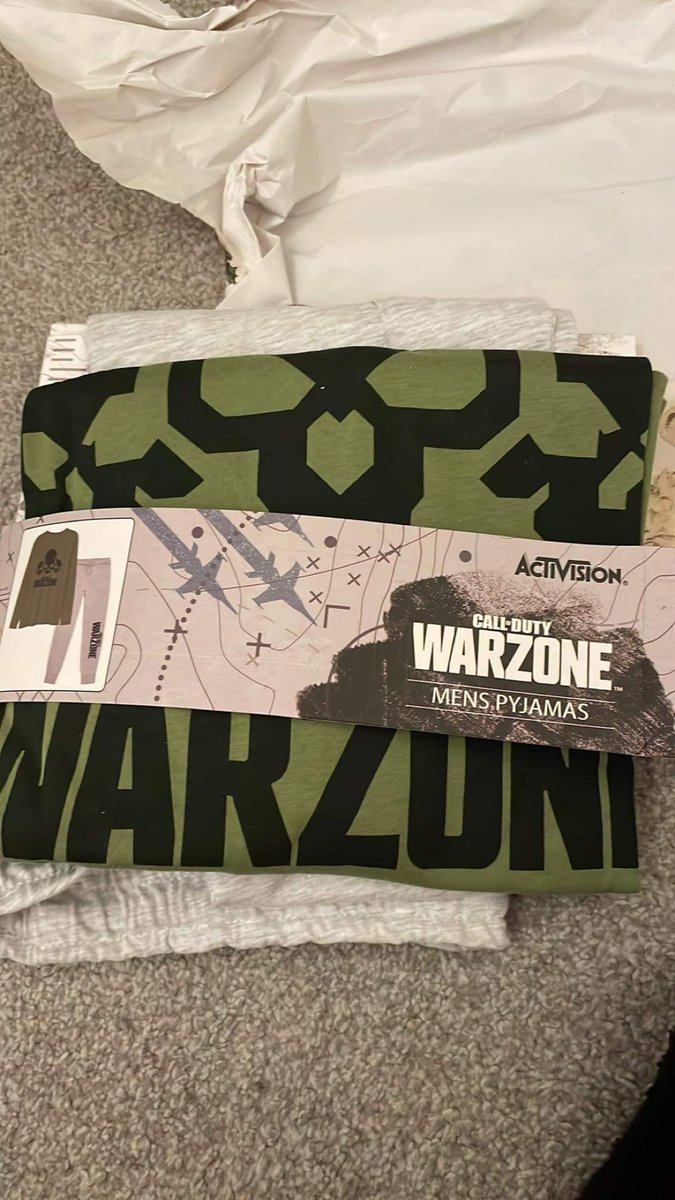 ch4ff's tweet photo. @ROUNDTH3BEND Warzone pyjamas, I’m 25 https://t.co/rC6cG72GT8