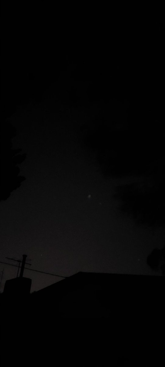 coronarajan's tweet photo. #comet_like #spacejunk Just noticed this comet like object that's moved over 25 degrees across the sky in the last approx. 10 minutes, and looking progressively nebulous with very low surface brightness. https://t.co/OlQqKdKyNX
