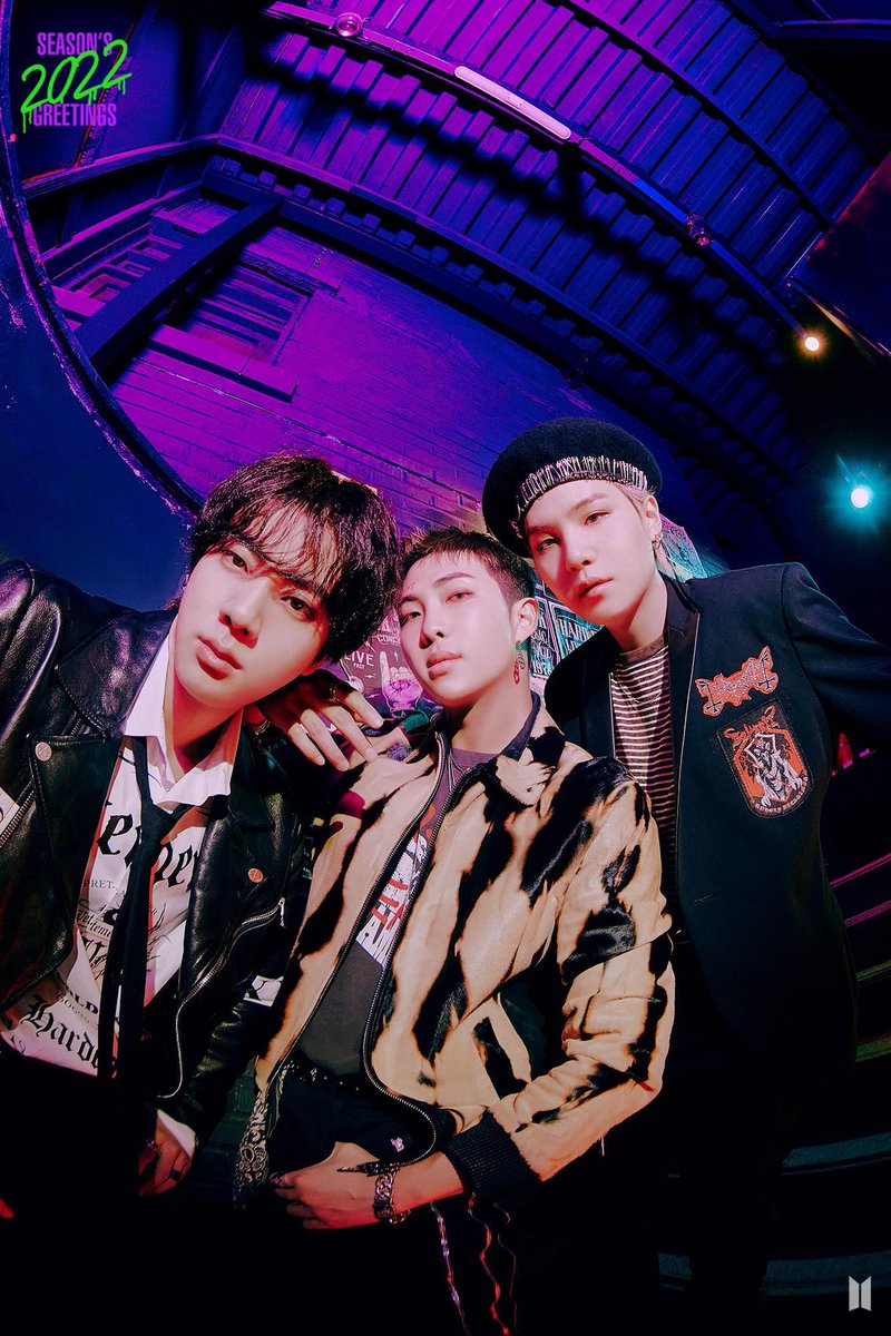 MyKimSeokJin04's tweet photo. Get well soon JIN, NAMJOON AND YOONGI 🙏🙏 we armys are praying for your speedy recovery🙏🙏🙏
But I can't accept this, my heart hurts so bad😭😭😭 get the hell out covid FUCK U😭😭😭 https://t.co/QcjhAMzpYX