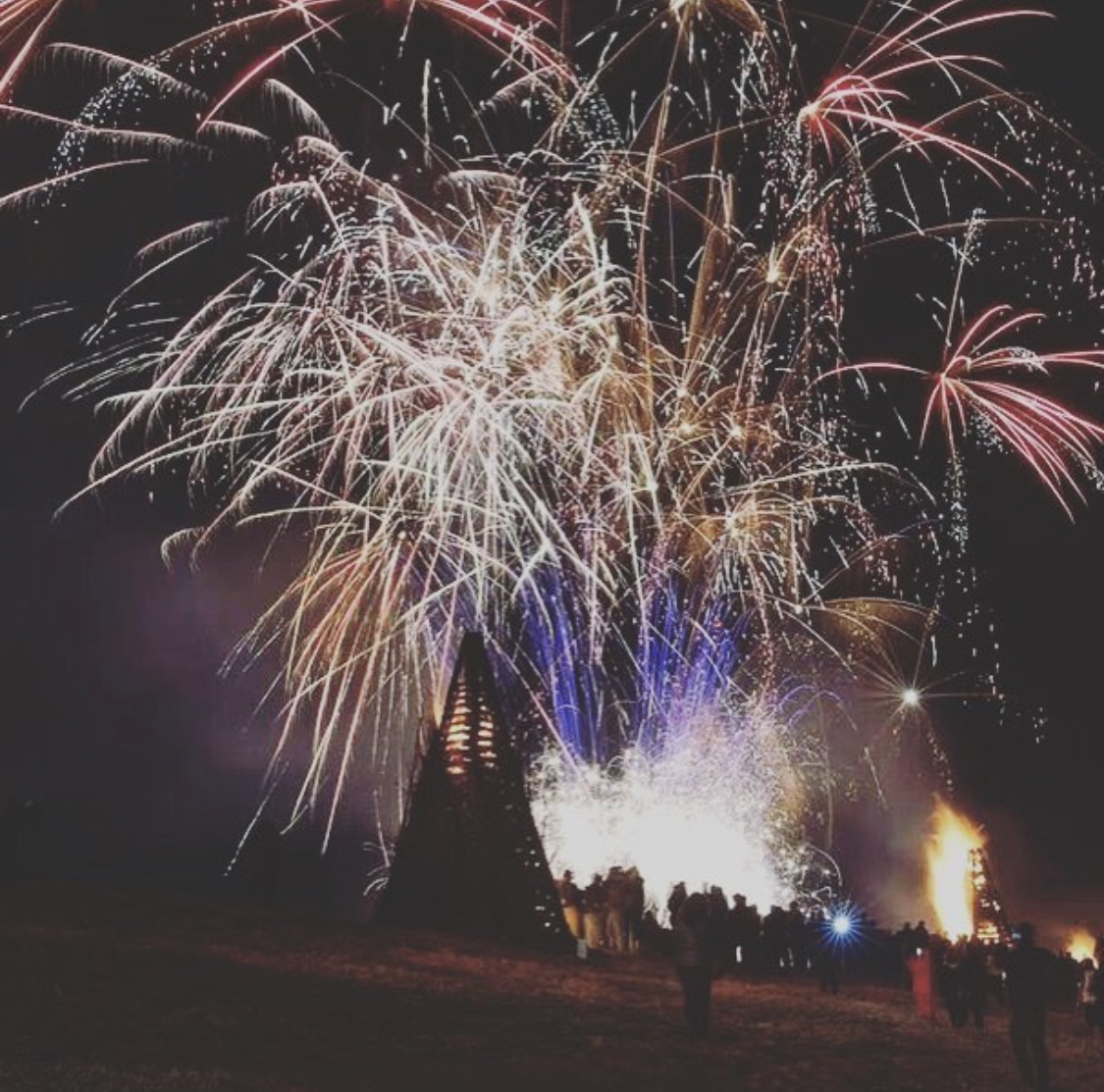 LARiverParishes's tweet photo. 🎁🎄Merry Christmas! 🔥Last night was epic! #bonfires #Bonfirecountry #christmasevebonfires #lariverparishes https://t.co/2RIlSYa3td