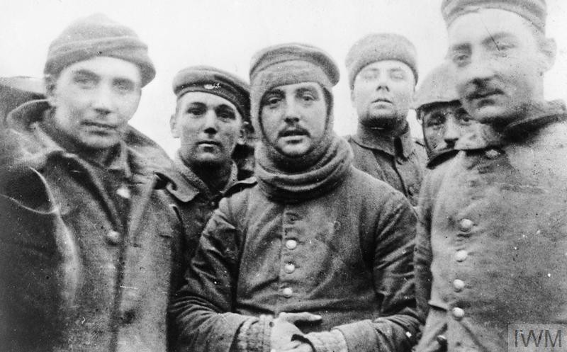 #OnThisDay in 1914, the "Christmas Truce" takes place on the battlefields of WWI between British and German troops. Instead of fighting, soldiers exchange gifts and play football.
