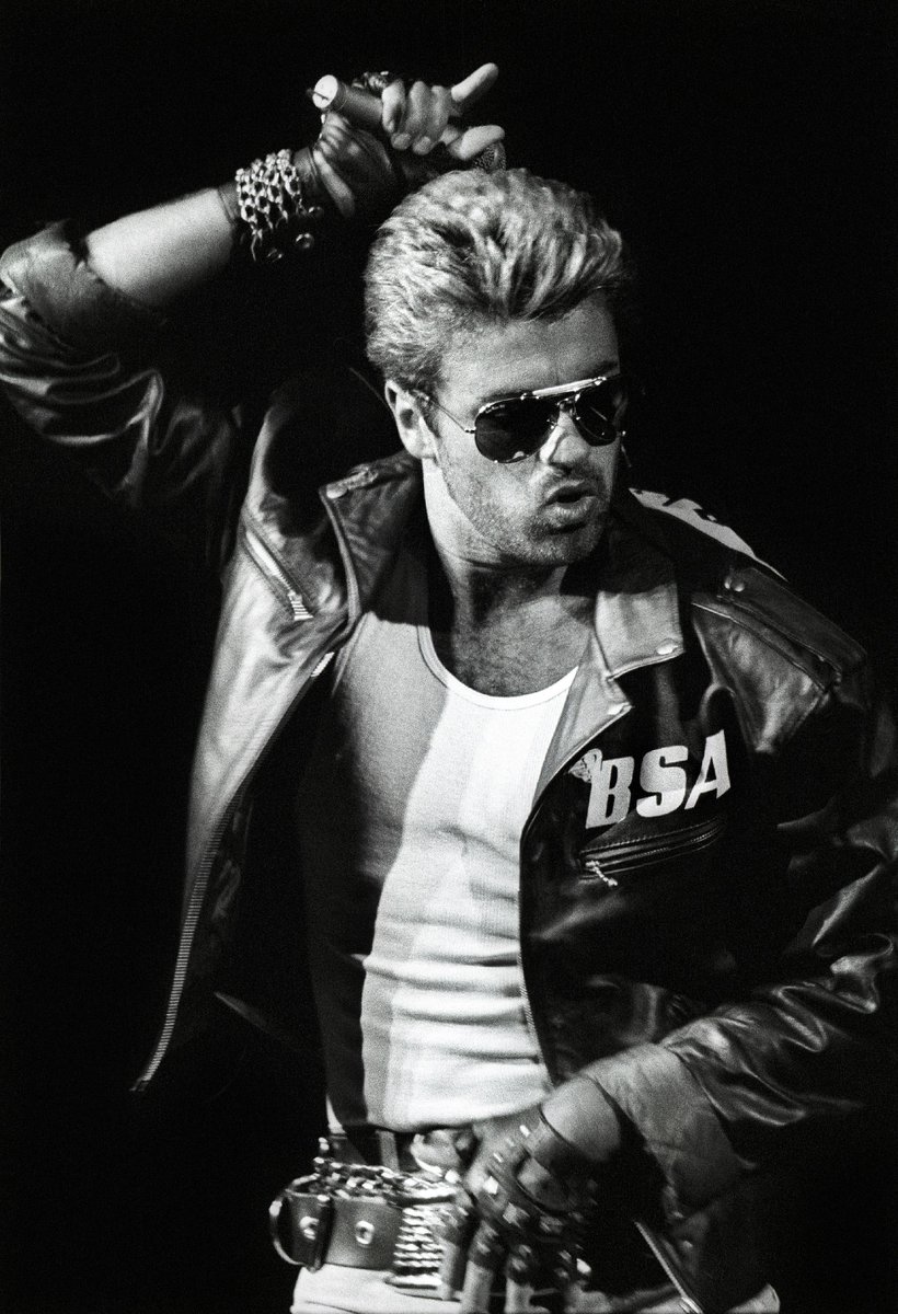 TodayThatWas's tweet photo. Dec. 25/2016 - Singer, songwriter &amp; producer George Michael passed away. https://t.co/AWUGPbugkk