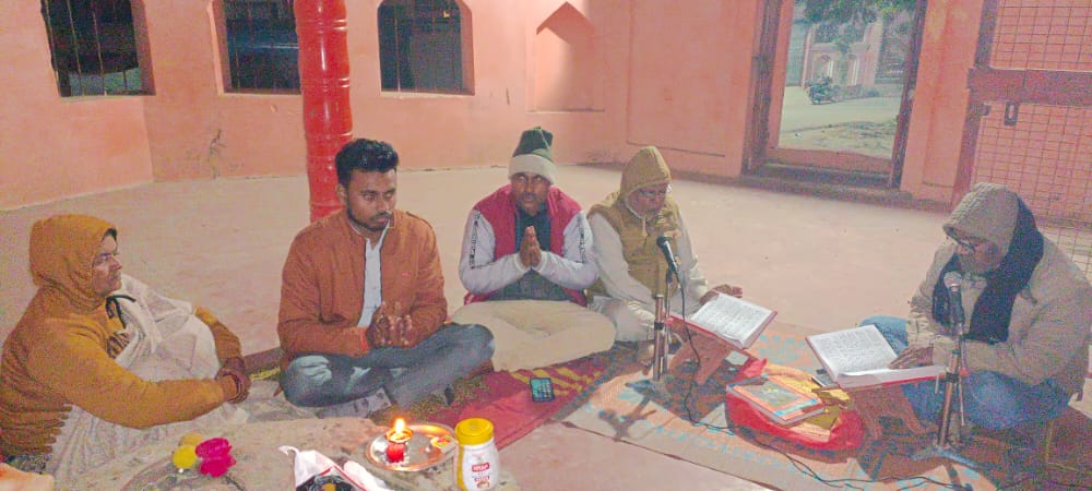 VHParadhya's tweet photo. विश्व हिन्दू परिषद बिलग्राम द्वारा श्री गूदड़नाथ गिरधर नाथ मंदिर में आयोजित साप्ताहिक सत्संग में  सुंदर कांड पाठ   में संगठन के कार्यकर्त्ता बन्धुओ के साथ रहना हुआ। @RSSorg @VHPDigital @SarthakMishraB1 @shivampanday08 @KRT4Bharat https://t.co/qA814mUXEU