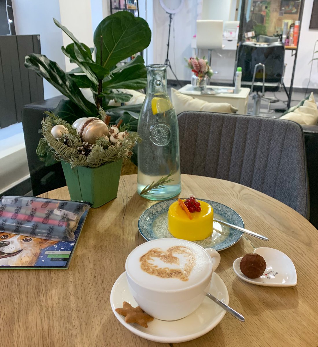Sasha_Van_In's tweet photo. I’ve got a taxi to get to the cafe, It was 270 metres nearby. 270 metres…in my home town!!:) how does it happen https://t.co/vvJVOwRKdp