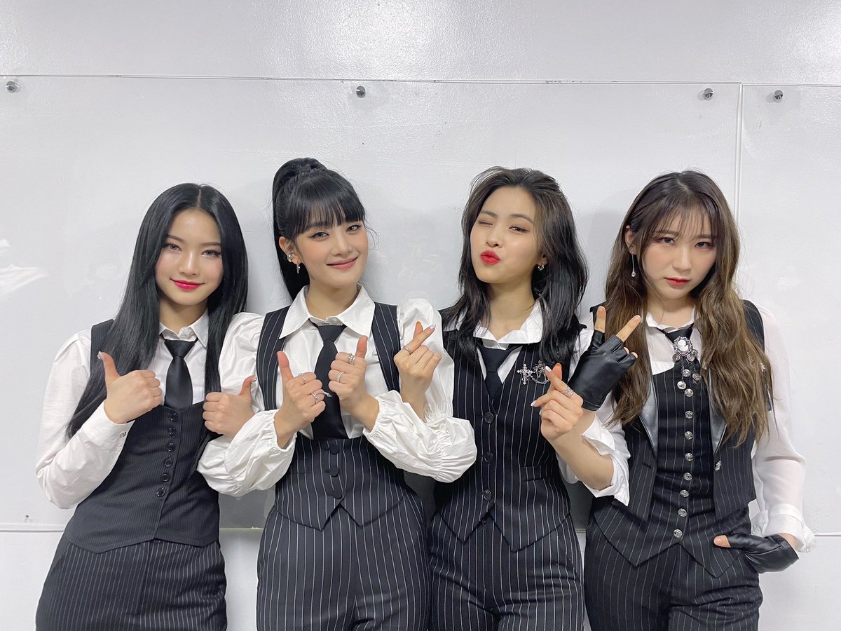 archivestayc's tweet photo. itzyofficial twitter update https://t.co/t1DqBo6kZo