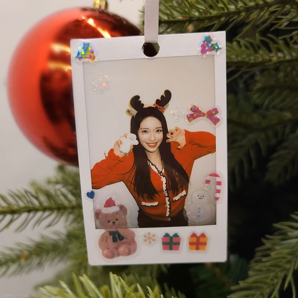 HARAMLOOKS's tweet photo. merry christmas 🎄 https://t.co/E7ZqOogjoB