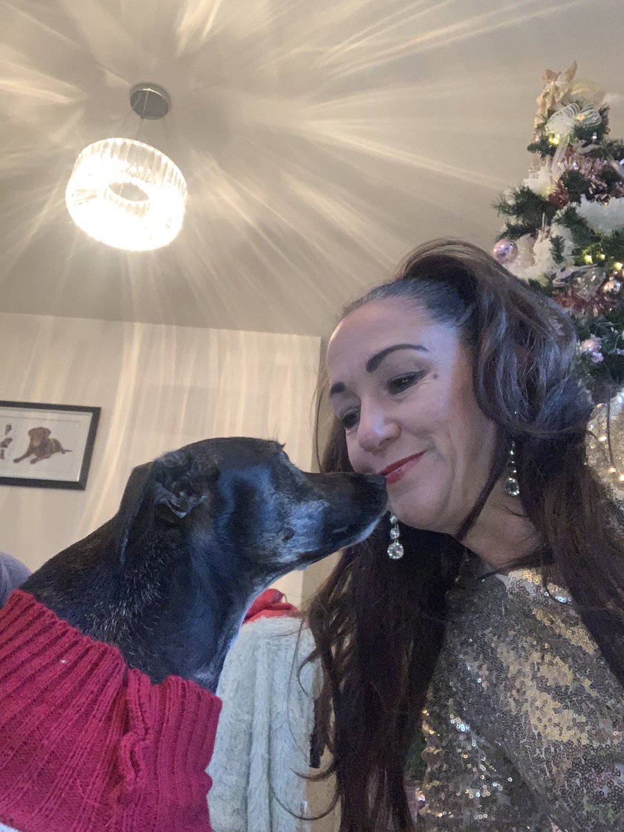 Royalnavynurse's tweet photo. @QARNNS @DMS_MilMed Self isolating and on notice to move! Doesn’t stop me getting my sparkle on with my bestie Lola 🤶🏻🐾🐾xxx https://t.co/I4YpkazyON