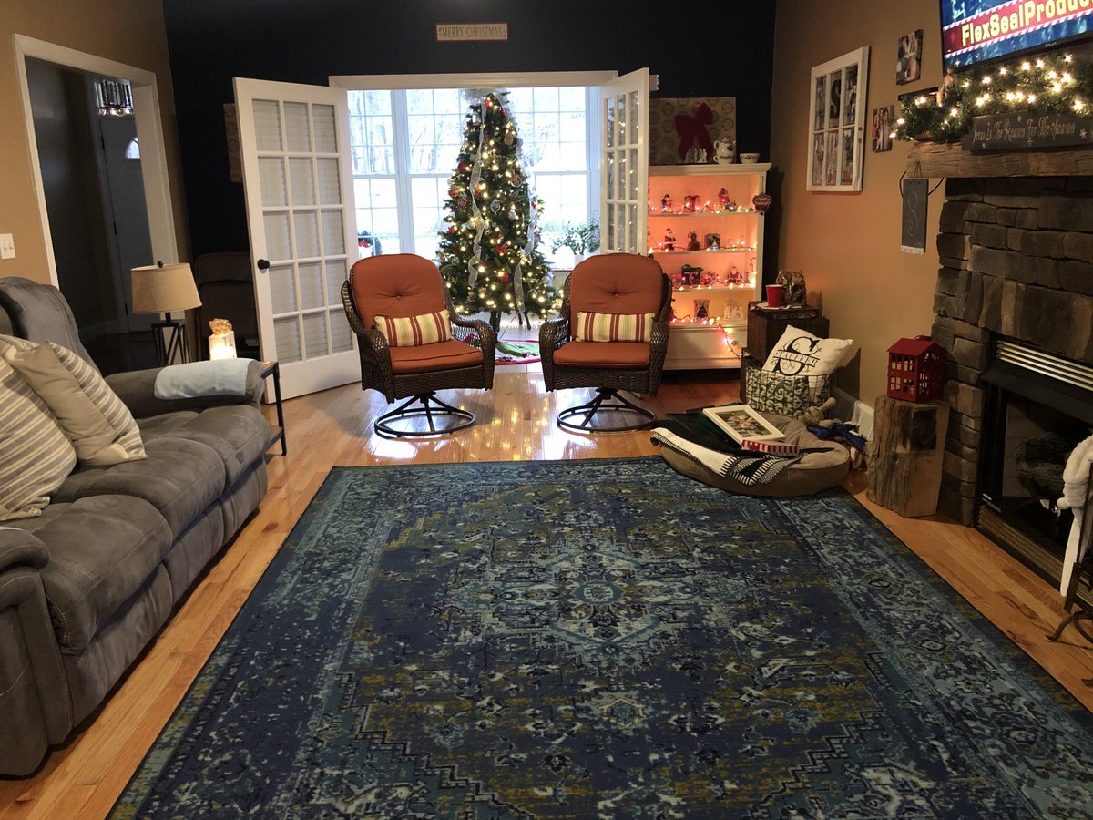 DTStauffer's tweet photo. Merry Christmas from the Stauffer’s on Blue Lick Road. https://t.co/UcJNbpXv1r