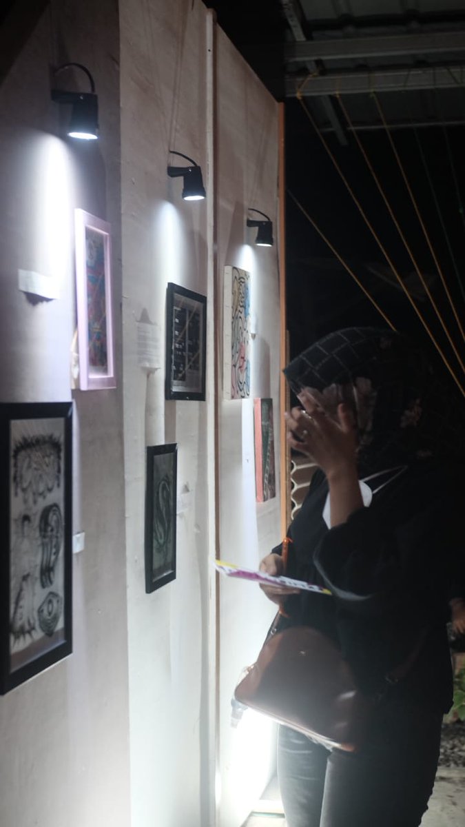 artsurds's tweet photo. GN #NFTCommunity Kolektif ku sedang mengadakan pameran mulai dari malam Ini dan esok, yuk yg lagi di karawang silahkeun mamvir 🌈🫂❤ #wagmi #gn #offlineexhibition https://t.co/lWMTBLUoE4