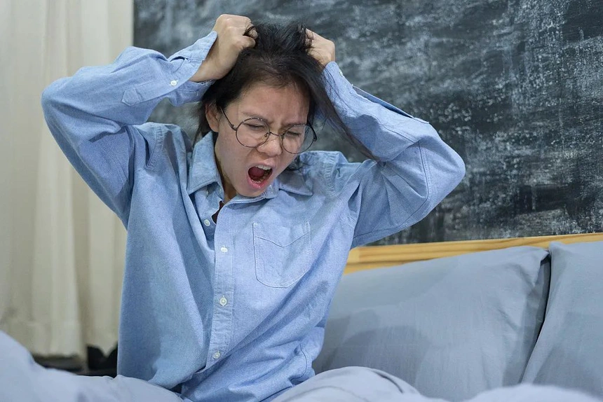 tw4018's tweet photo. Young Chinese people struggle to find a cure for insomnia
For those who often toss and turn at night in China, they can look to an online sleep service, where the staff will chat and help them fall asleep.
#Entertainment https://t.co/932CWXy6LX