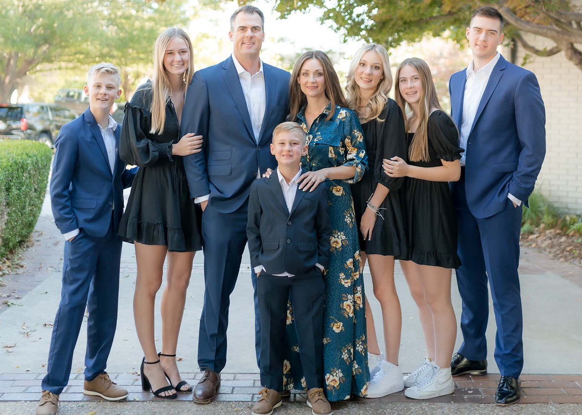 GovStitt's tweet photo. This past year has reminded us how blessed we are to call Oklahoma home.

We believe the Lord has a plan of hope and peace for every Oklahoman. All we have to do is trust him and live according to His statutes.

From our family to yours, Merry Christmas, Oklahoma!

Jeremiah 29:11 https://t.co/imWrrXB5kw