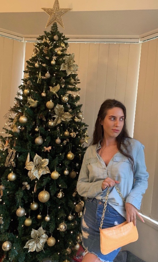 KloudMilas's tweet photo. Merry Christmas from one good looking person to another! I hope you all had an amazing day! ✨🎄🎁🥰😘😊💖💗❤️😻🤪☁️ https://t.co/2jhHm4DgU1