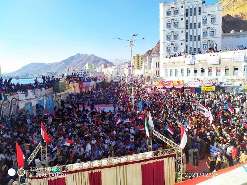 حضرموت تنتفض لاستعادة حقوقها   وانتشار قوات النخبة الحضرمية في وادي وصحراء حضرموت ووقف نهب ثروات وخيرات المحافظة.
#كلنا_مع_حقوق_حضرموت